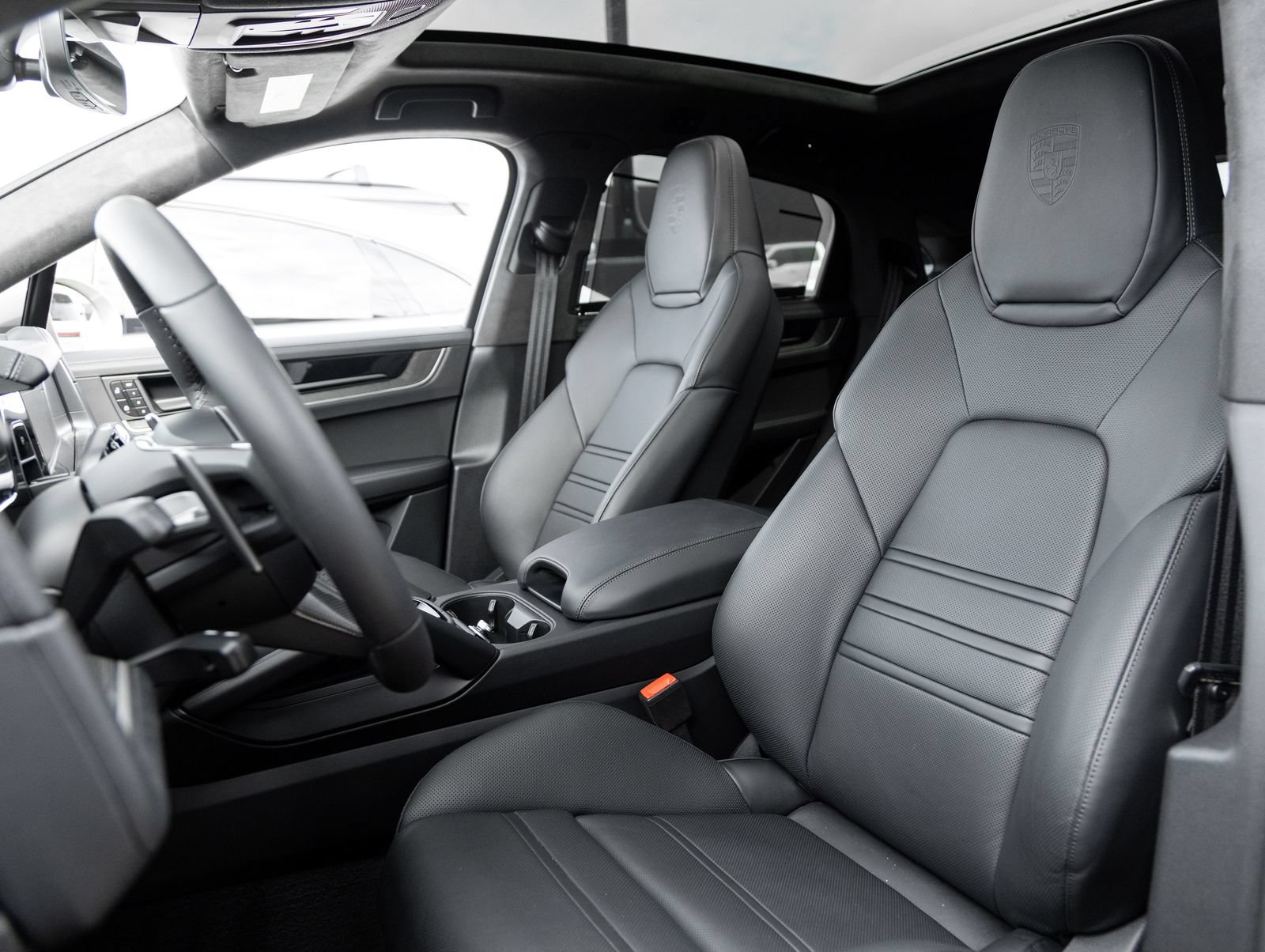 Certified 2026 Porsche Cayenne Turbo AWD/4WD image 5
