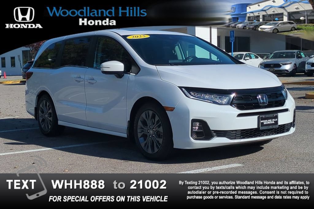 Used 2025 Honda Odyssey Touring image 3