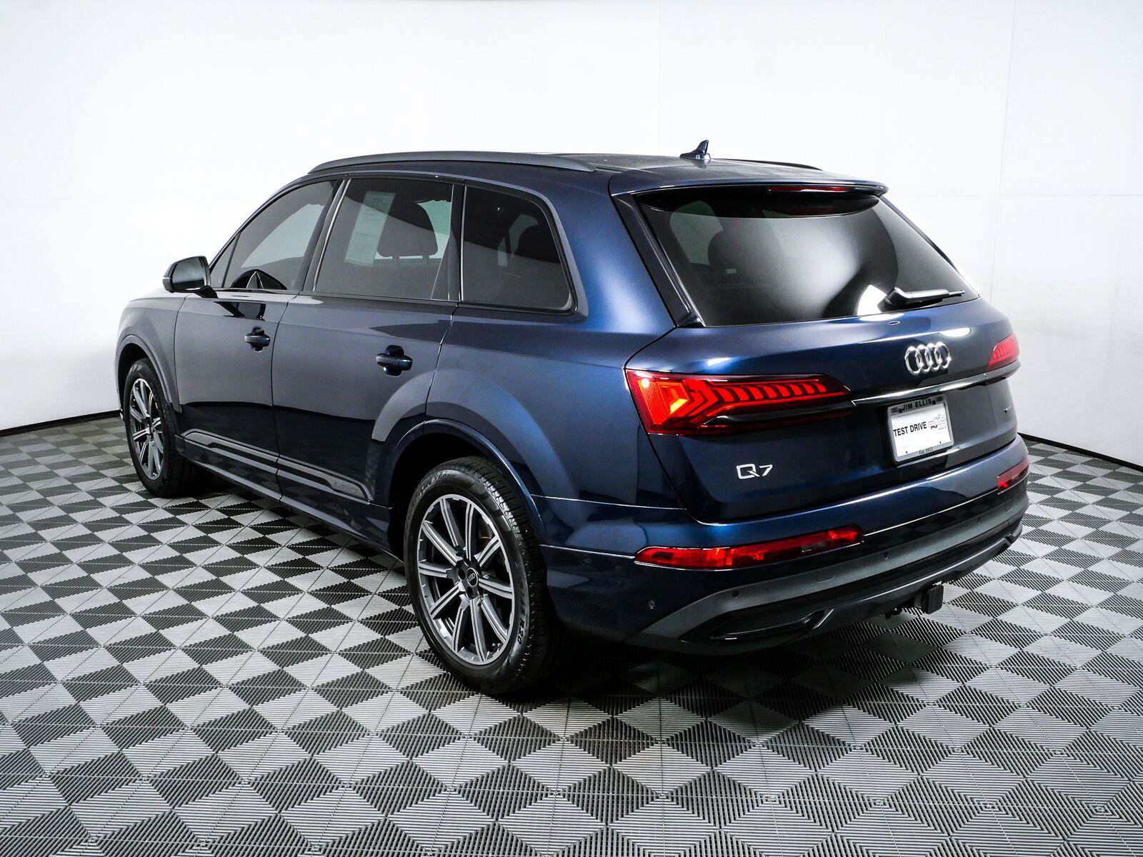 Used 2023 Audi Q7 2.0T Premium Plus w/ Premium Plus Package AWD/4WD image 32