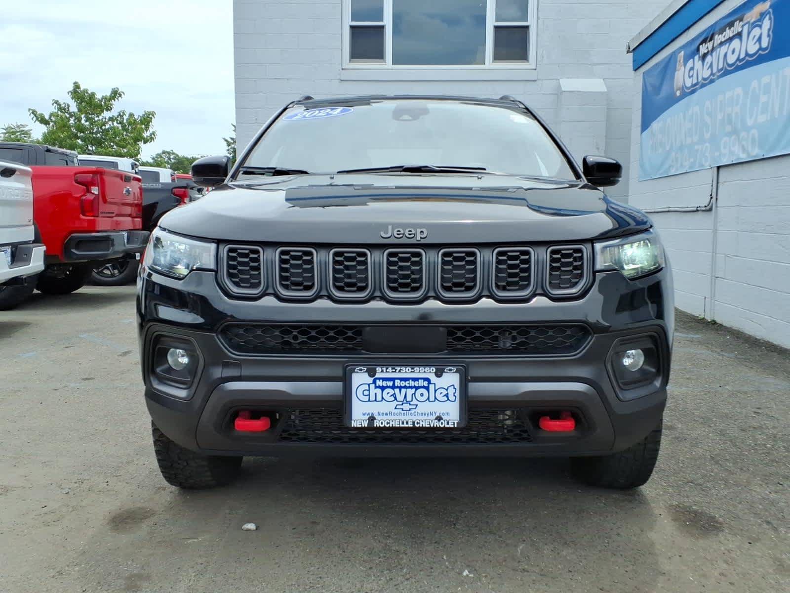 Used 2024 Jeep Compass Trailhawk AWD/4WD image 2