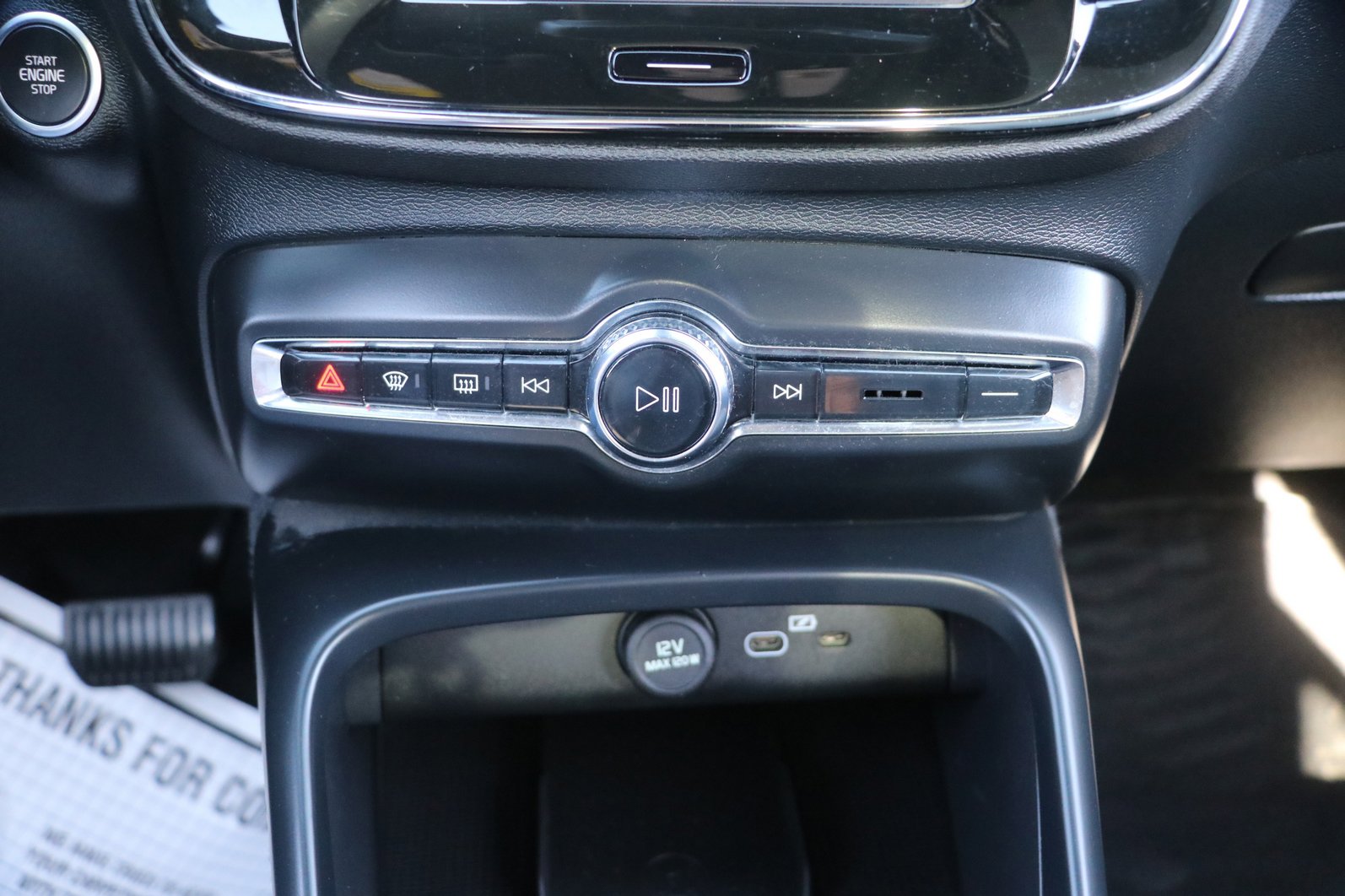 Used 2024 Volvo XC40 B5 Core image 21