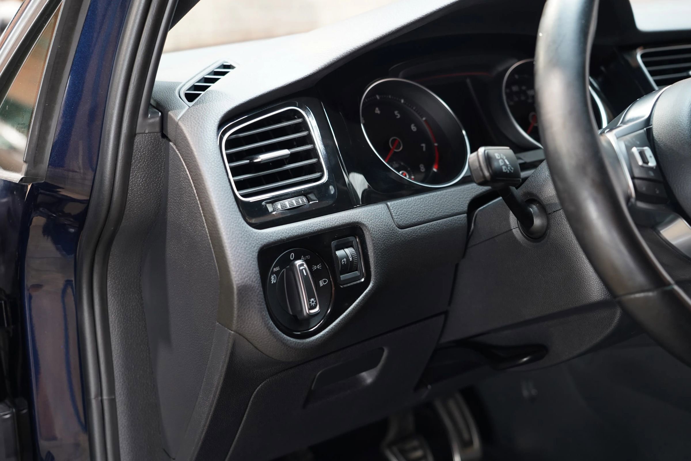 Used 2018 Volkswagen GTI SE w/ SE Leather Package image 39