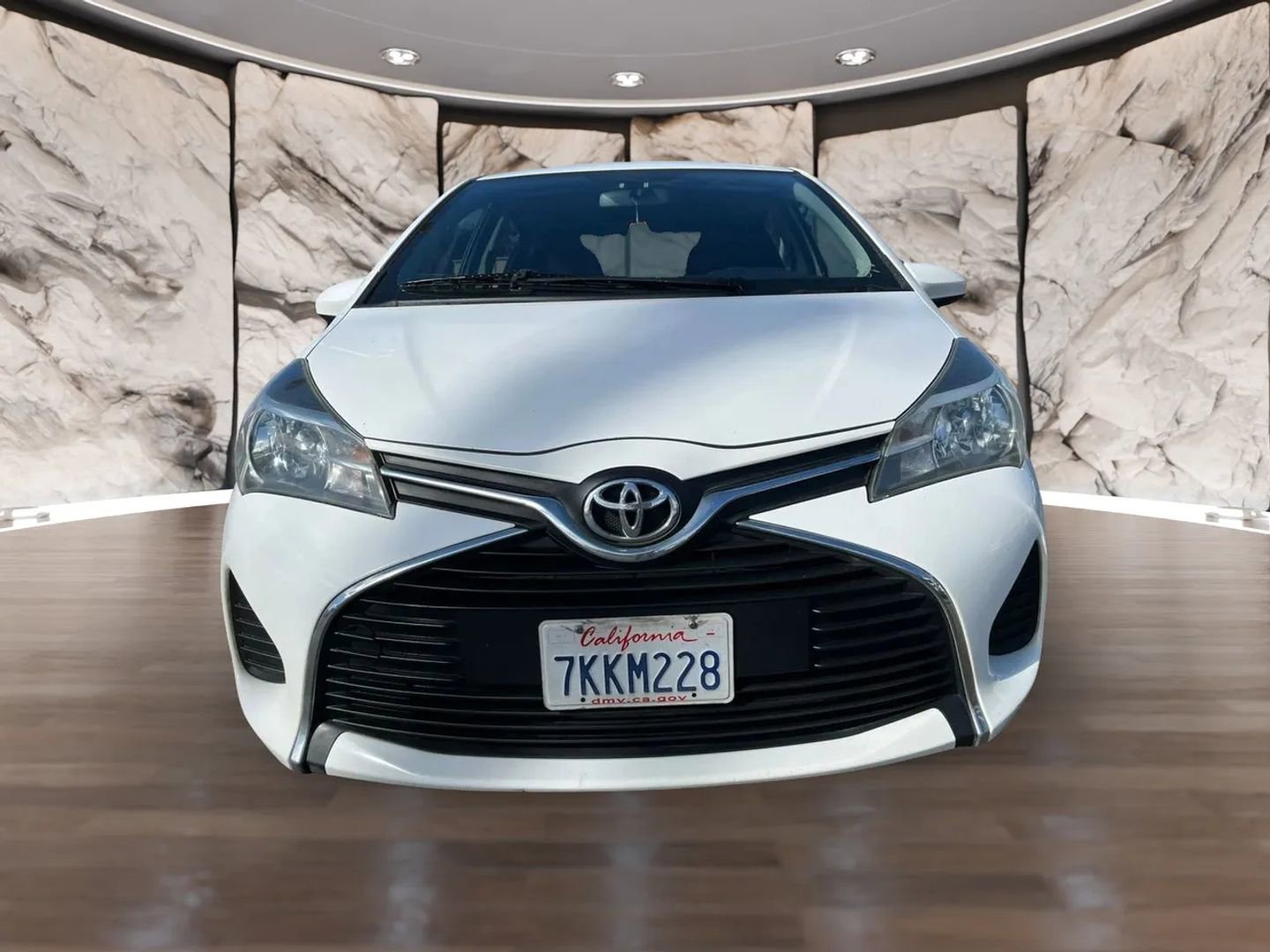 Used 2015 Toyota Yaris LE image 2
