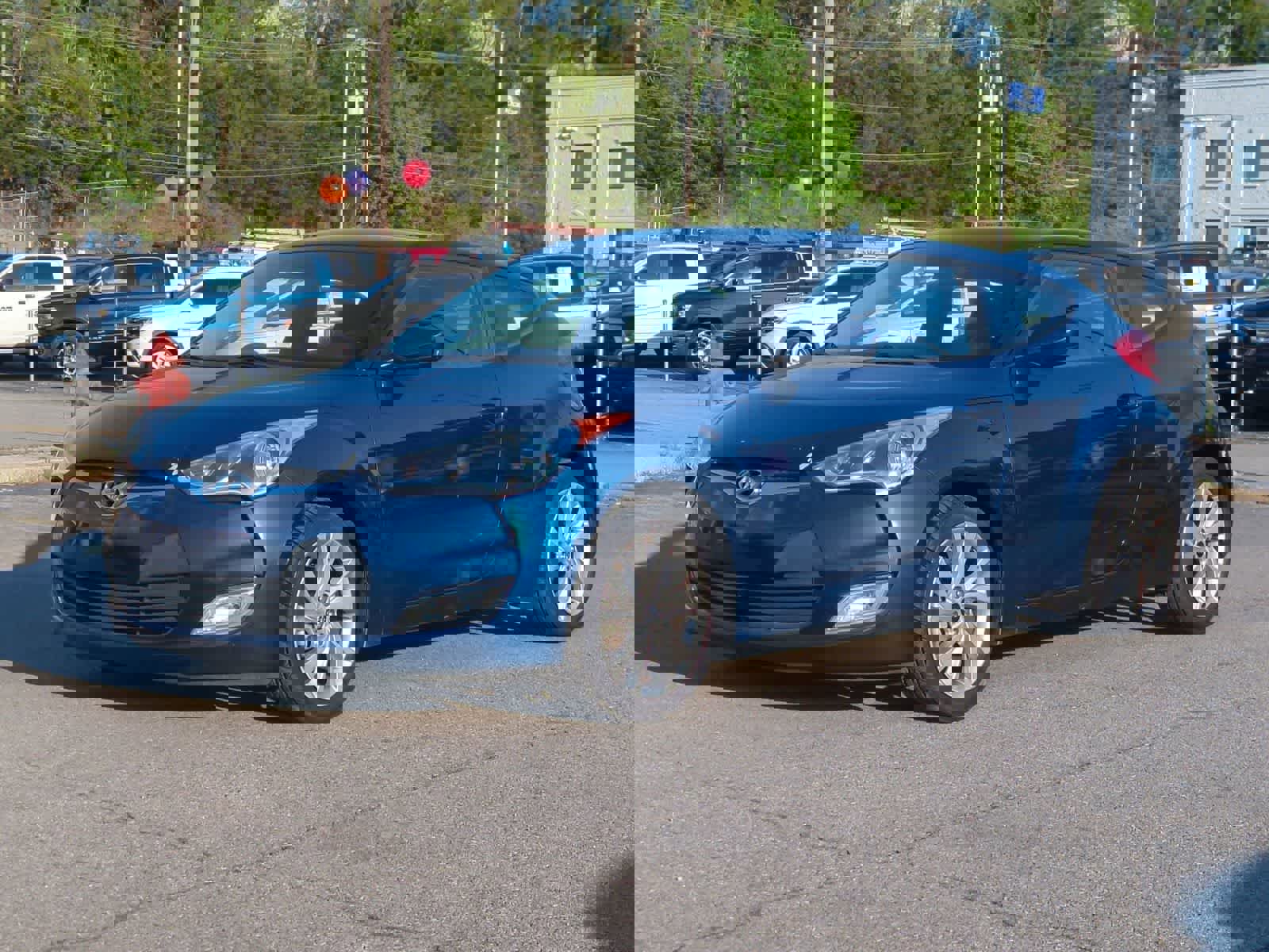 Used 2017 Hyundai Veloster image 4