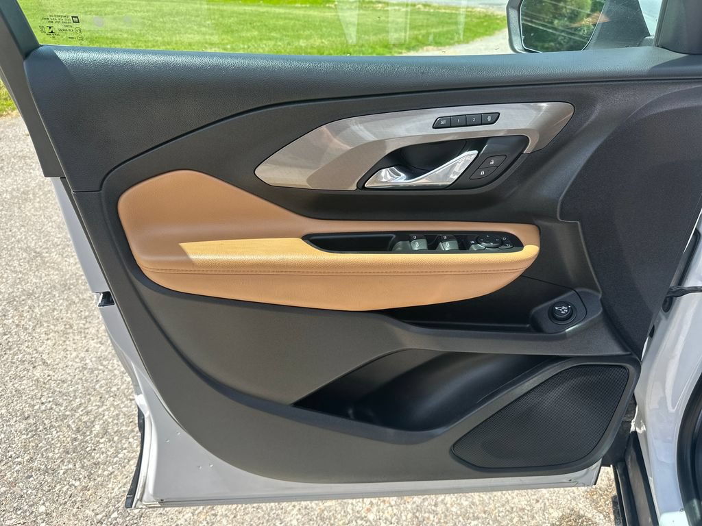 Used 2021 GMC Terrain SLT w/ LPO, Floor Liner Package AWD/4WD image 10