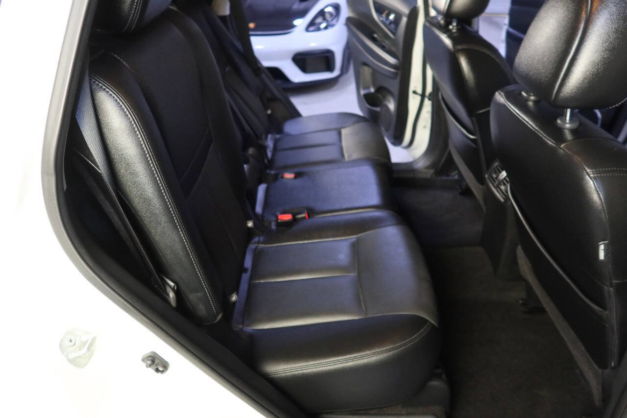 Used 2017 Nissan Rogue SL w/ SL Premium Package image 14