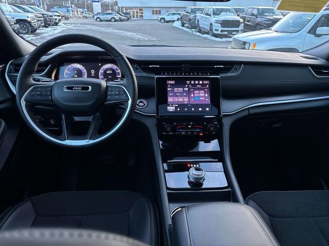 Used 2025 Jeep Grand Cherokee L Altitude image 13