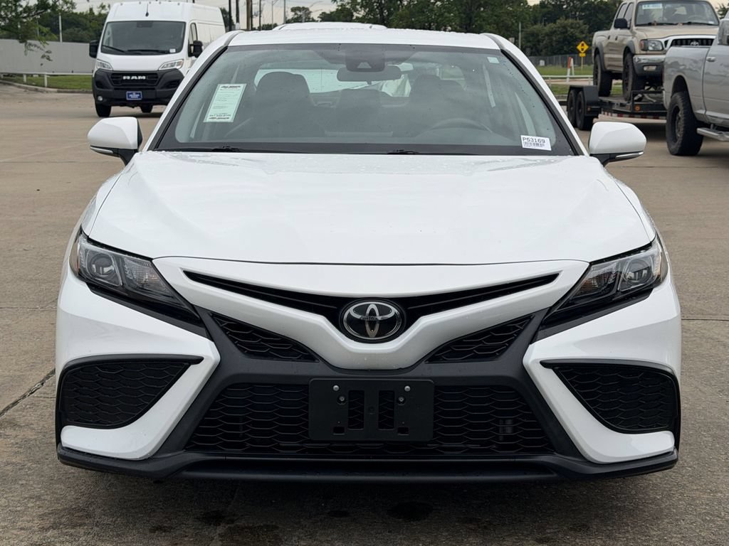 Used 2024 Toyota Camry SE FWD image 3