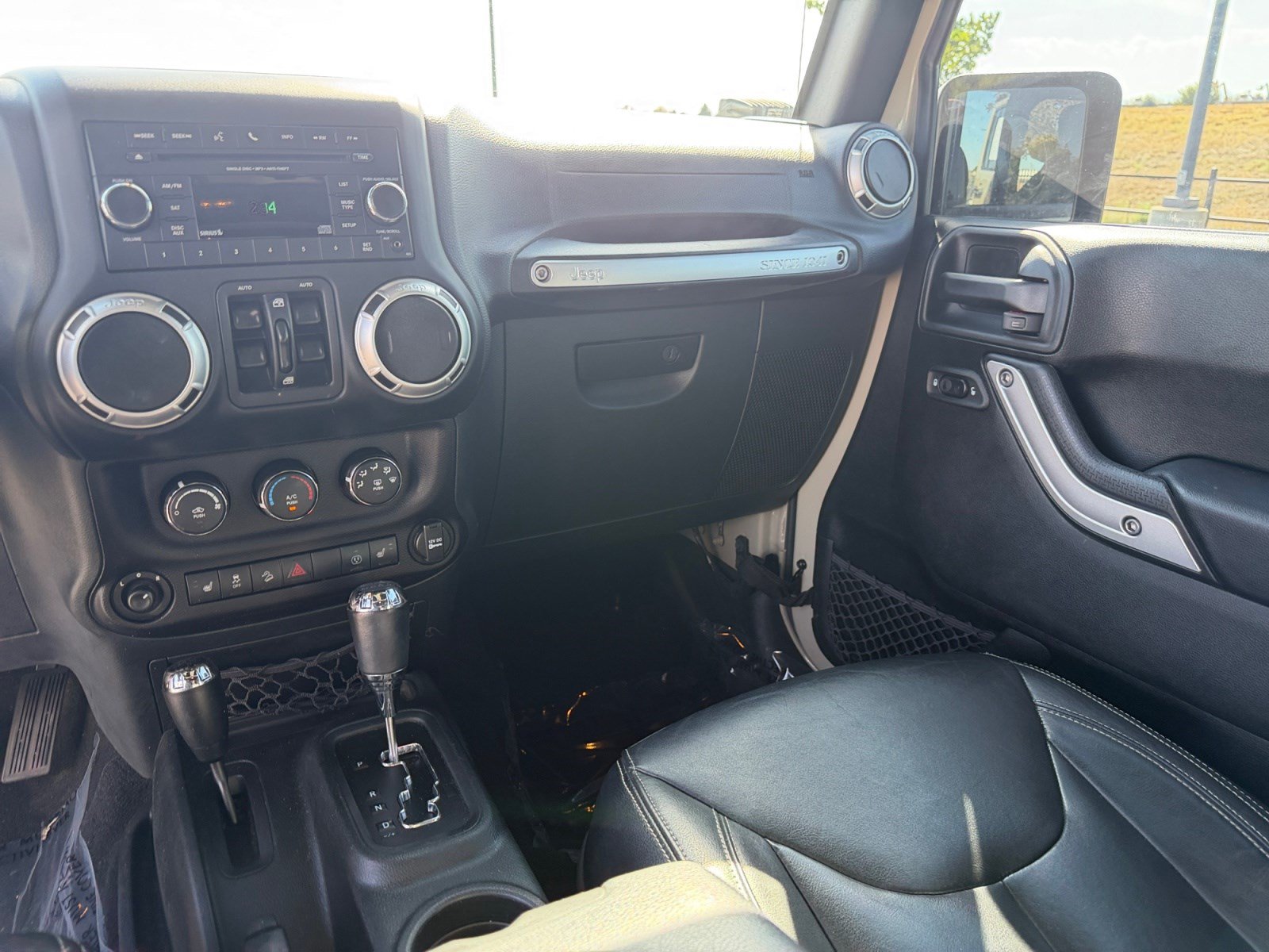 Used 2018 Jeep Wrangler Unlimited Sahara w/ Connectivity Group AWD/4WD image 19