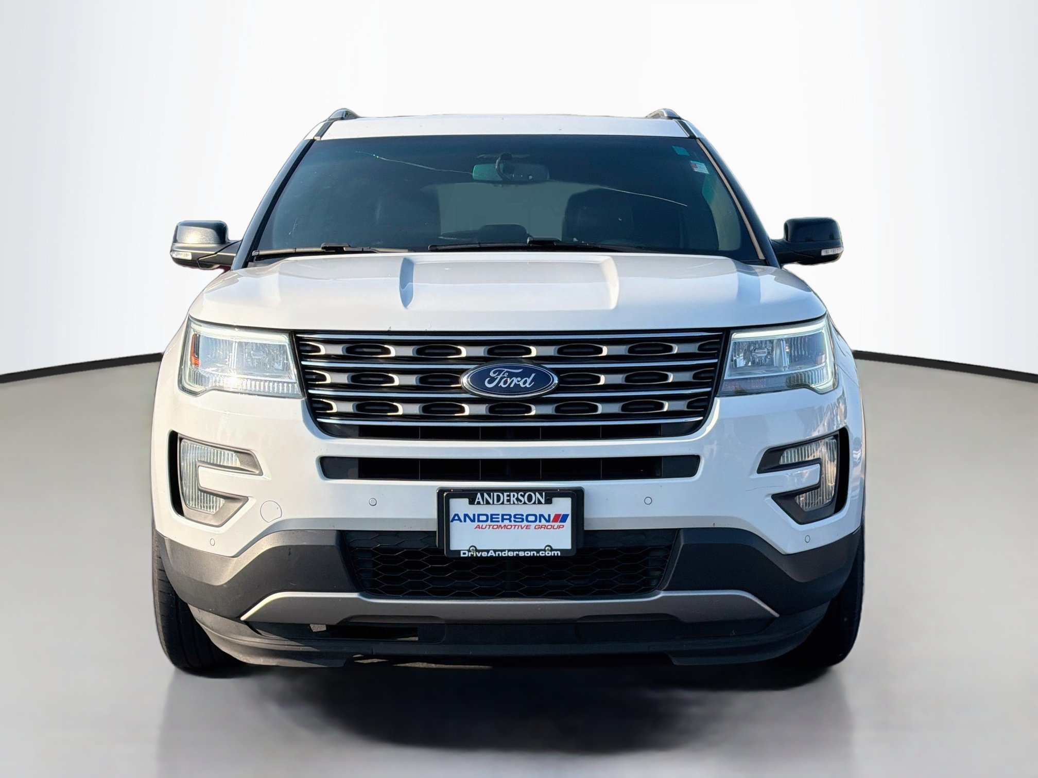 Used 2016 Ford Explorer XLT w/ Equipment Group 202A AWD/4WD image 5