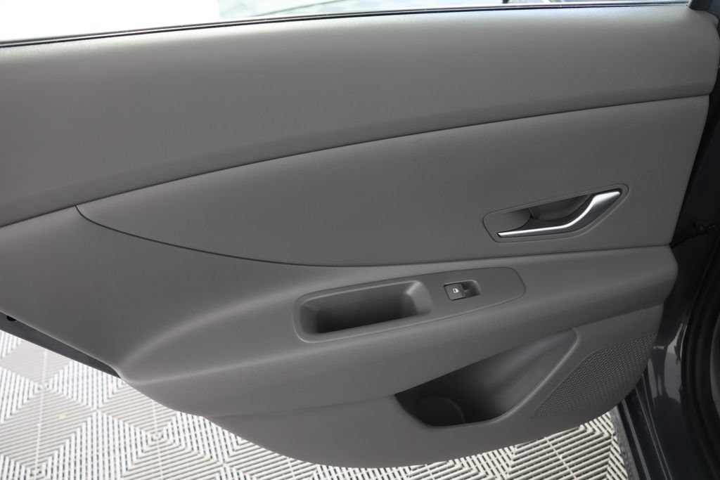 Used 2023 Hyundai Elantra SEL w/ Preferred Accessory Package FWD image 25