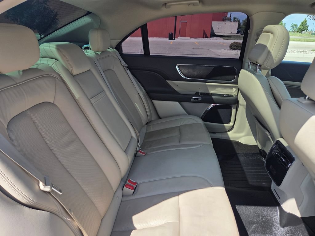 Used 2019 Lincoln Continental Select w/ Continental Climate Package AWD/4WD image 39