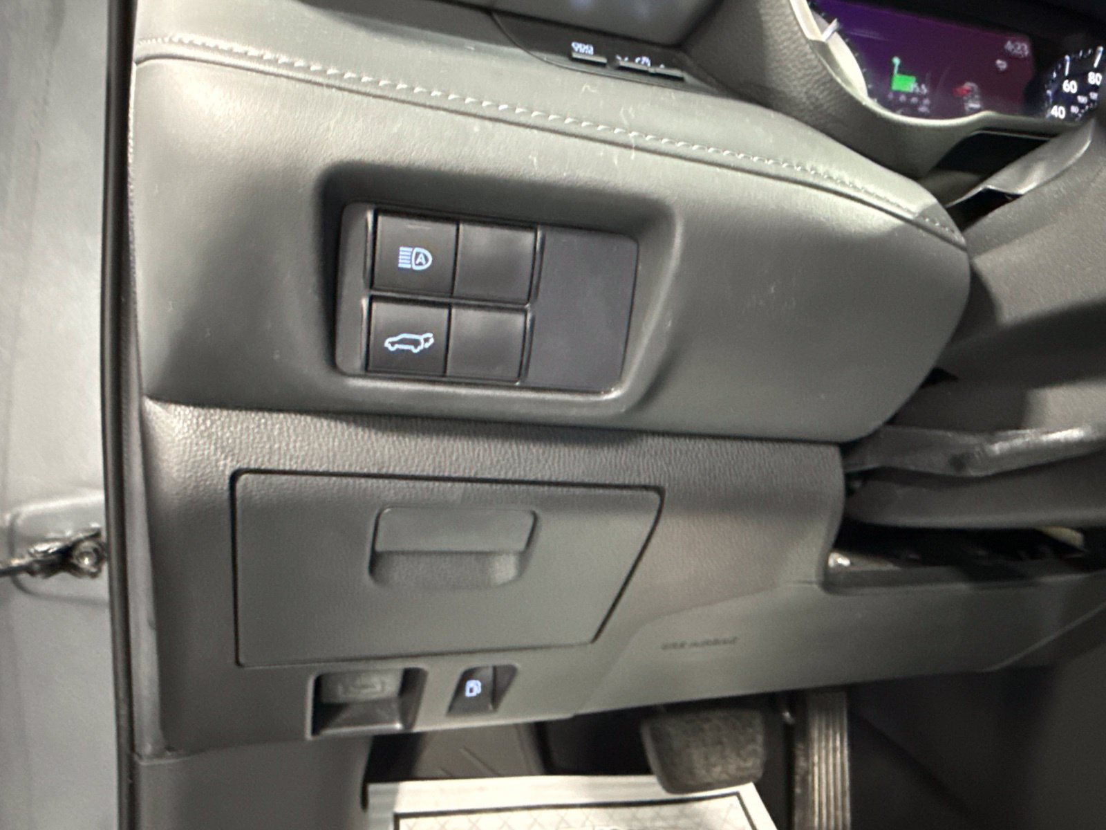 Used 2020 Toyota Highlander XLE AWD/4WD image 49