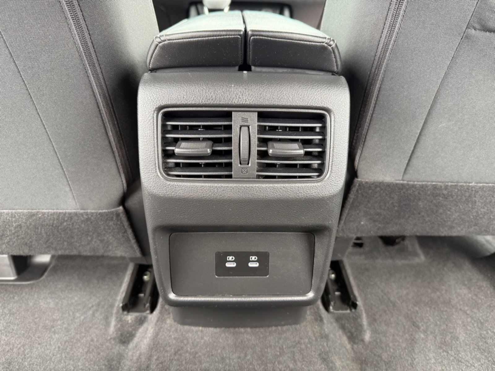 Used 2024 Nissan Rogue SV image 32