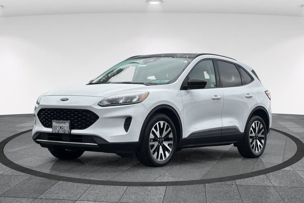 Used 2020 Ford Escape SE Sport image 9