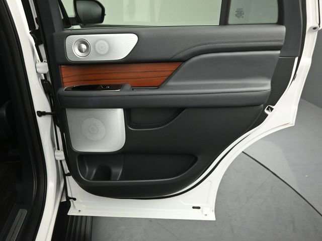Used 2024 Lincoln Navigator Reserve image 30