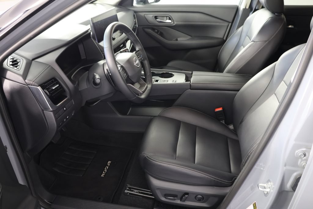 Used 2025 Nissan Rogue SL FWD image 18