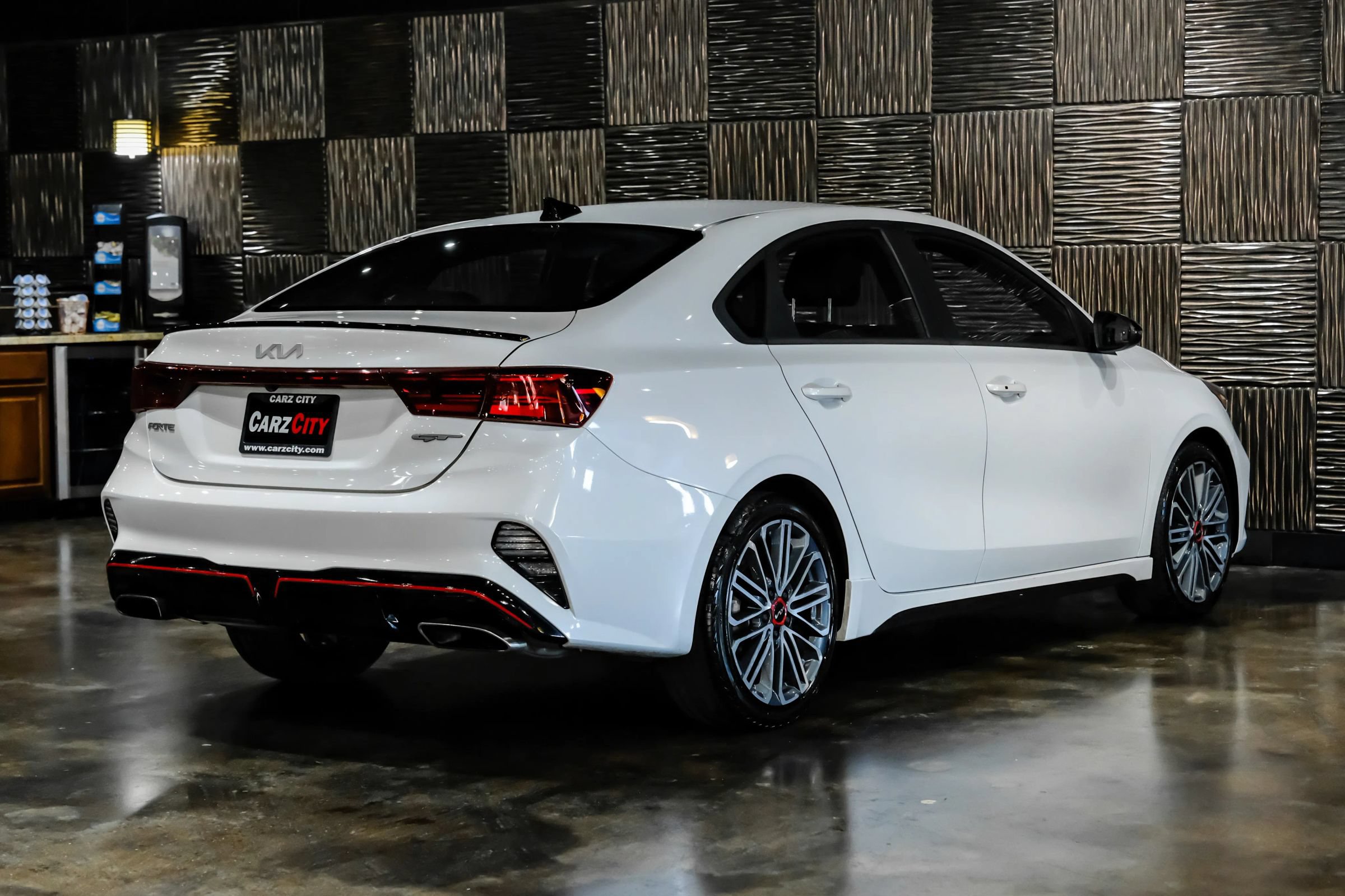 Used 2022 Kia Forte GT FWD image 7