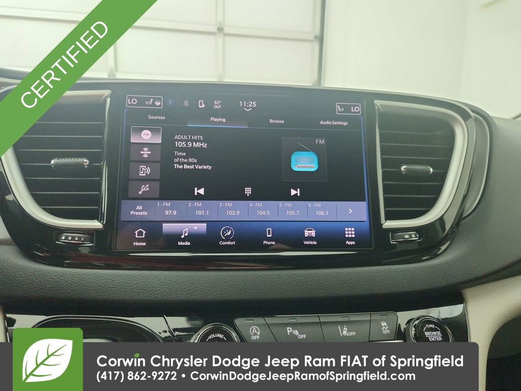 Certified 2023 Chrysler Pacifica Touring-L image 24