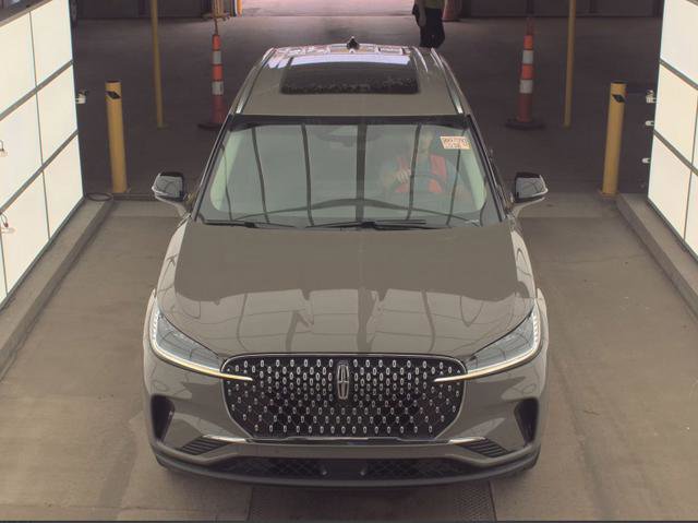 Used 2025 Lincoln Aviator Reserve AWD/4WD image 6
