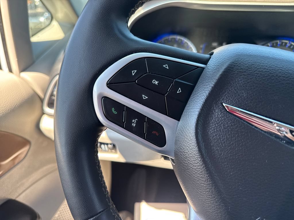 Used 2023 Chrysler Voyager LX FWD image 40