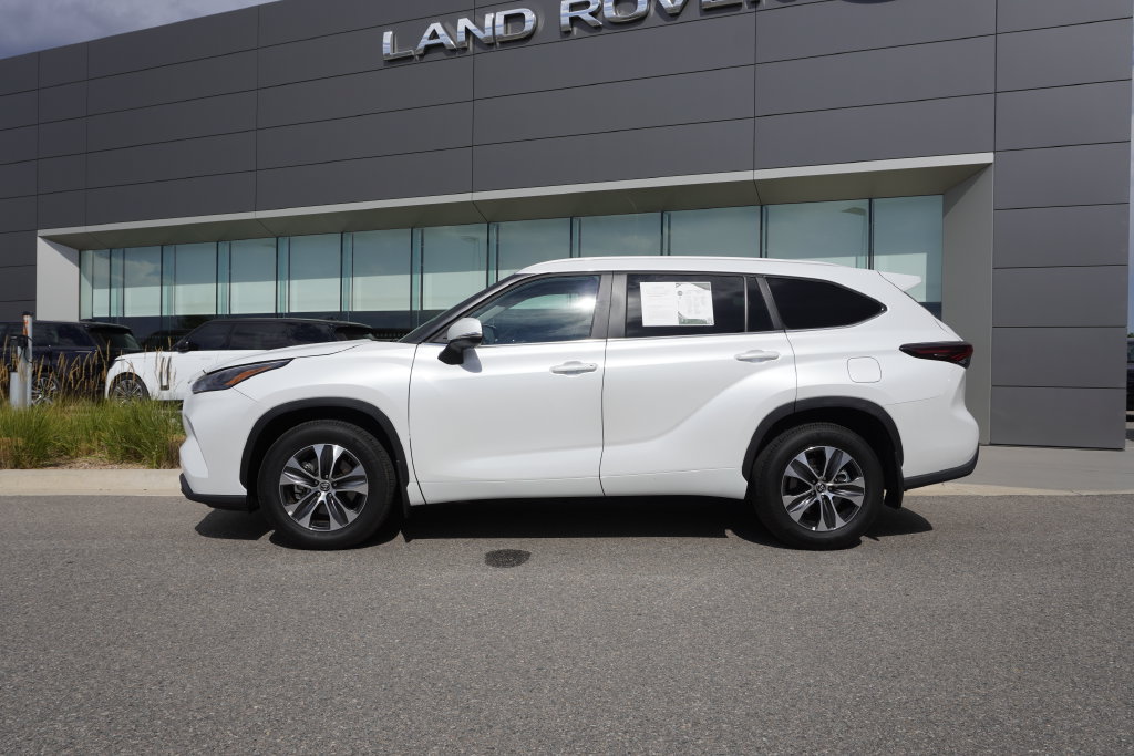 Used 2026 Toyota Highlander Limited AWD/4WD image 8