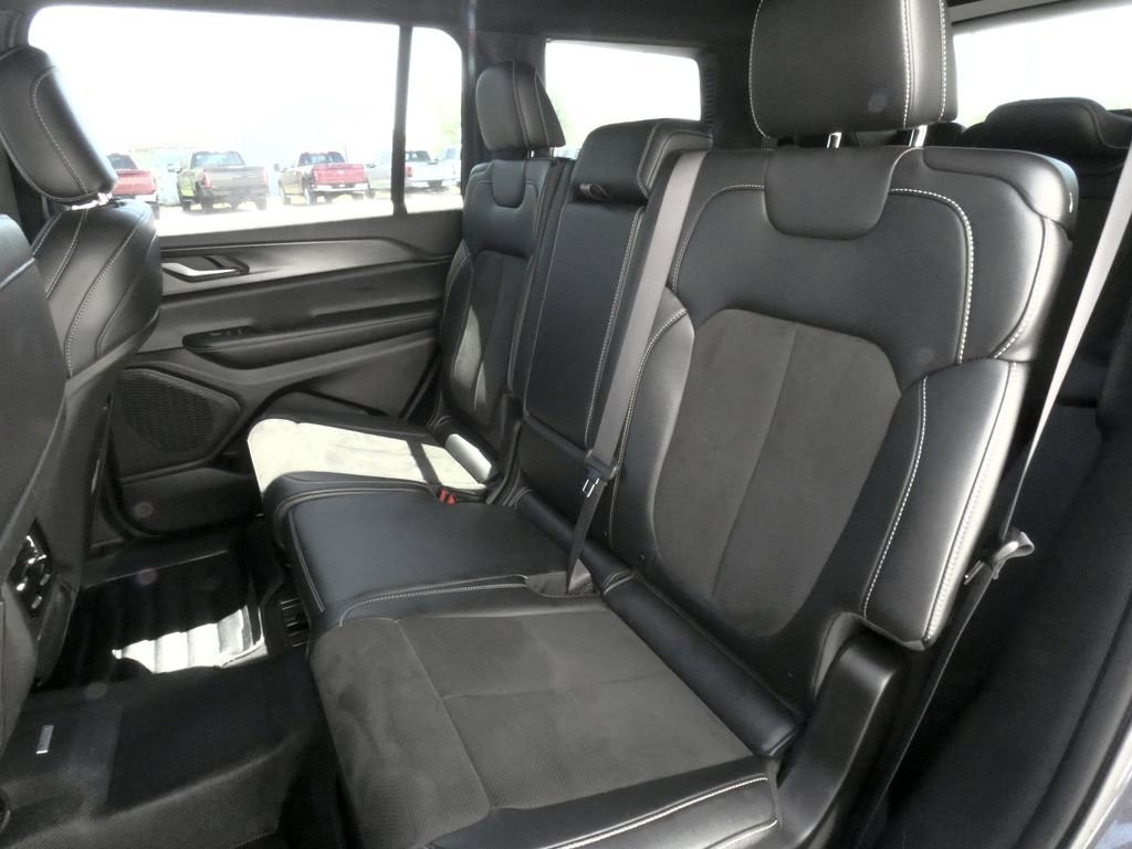Used 2023 Jeep Grand Cherokee L Laredo AWD/4WD image 30