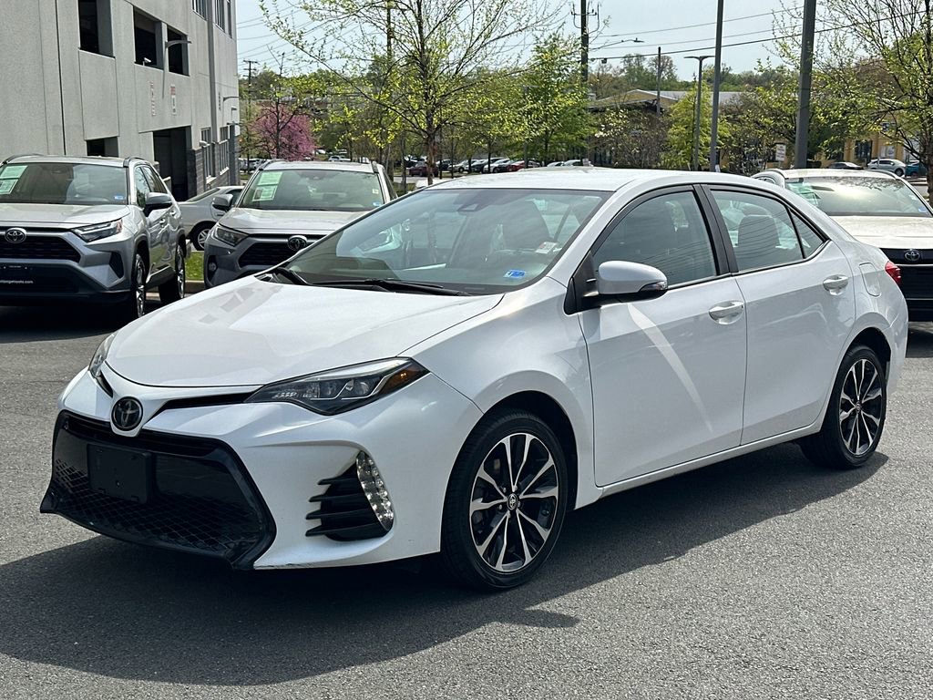 Used 2018 Toyota Corolla SE image 2