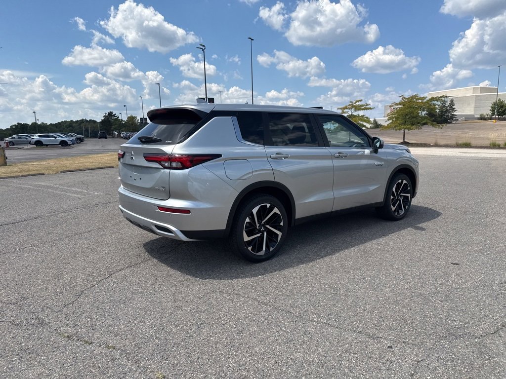 New 2025 Mitsubishi Outlander SE image 8