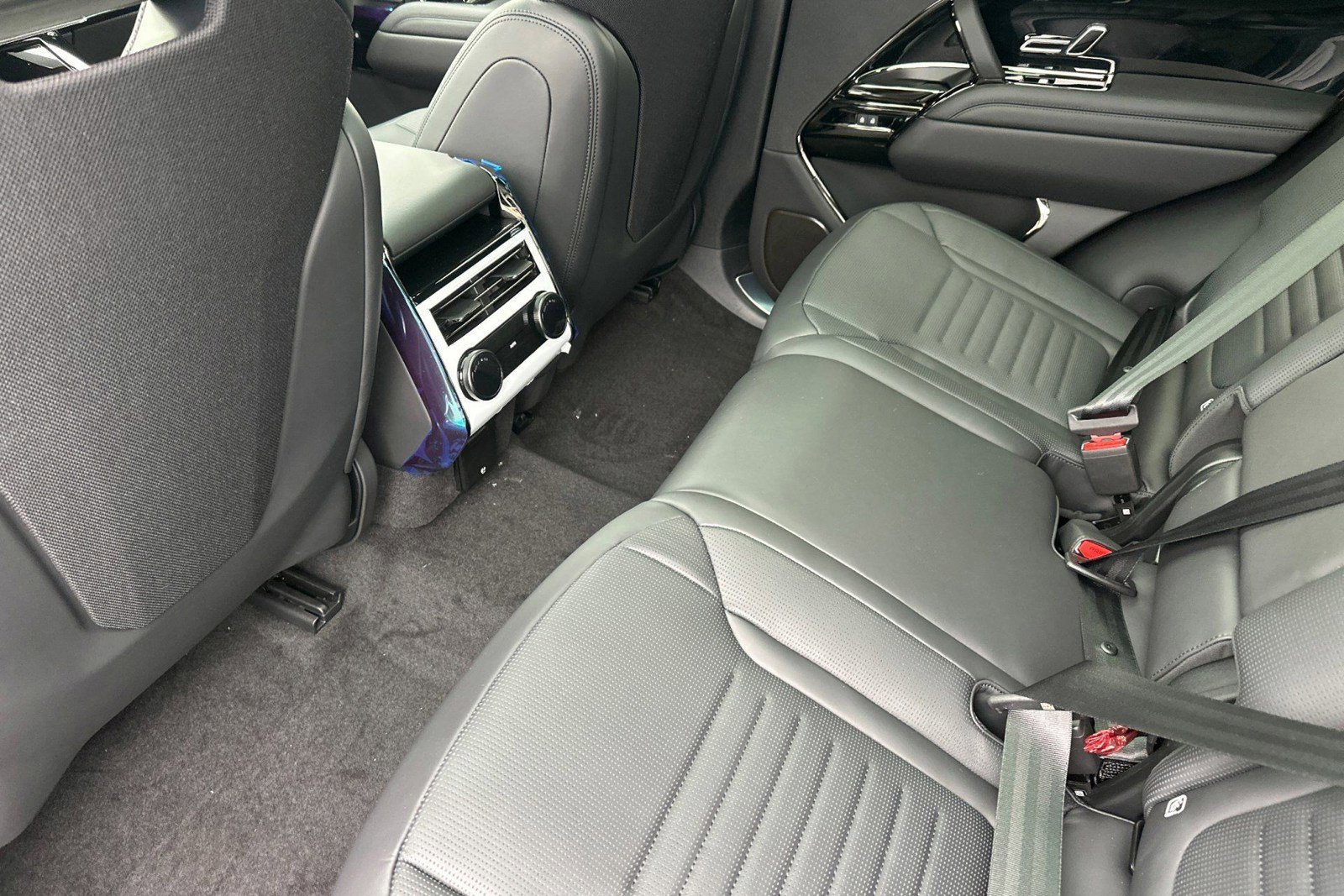 New 2026 Land Rover Range Rover Sport SV AWD/4WD image 21