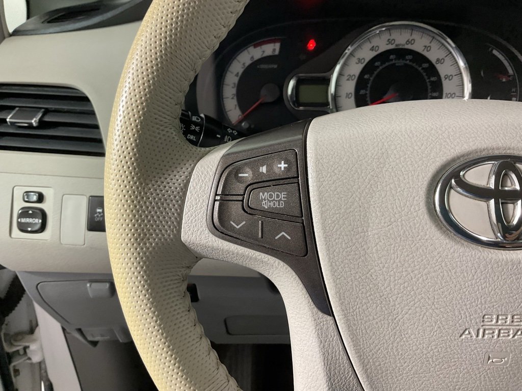 Used 2012 Toyota Sienna SE image 19
