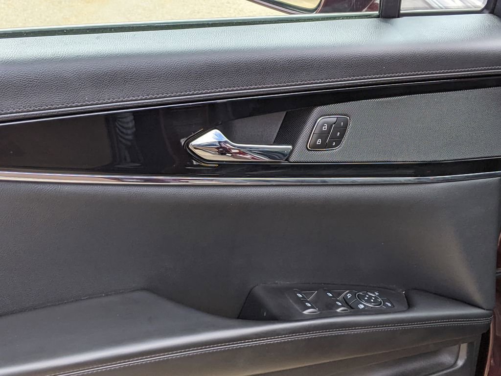 Used 2023 Lincoln Nautilus AWD w/ Premium Package image 10