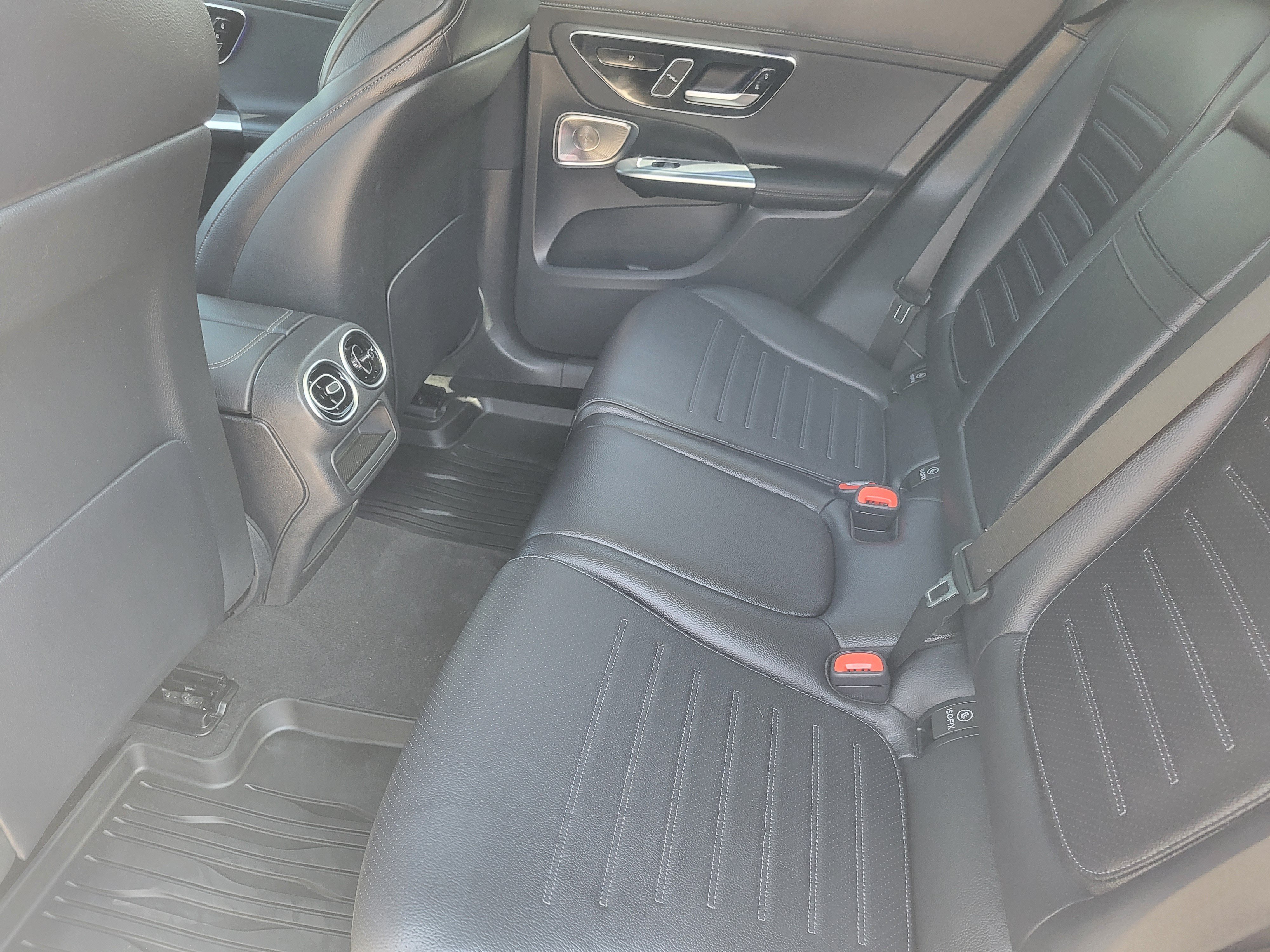 Used 2024 Mercedes-Benz GLC 300 4MATIC image 24