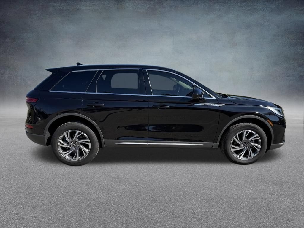 Used 2025 Lincoln Corsair AWD image 7