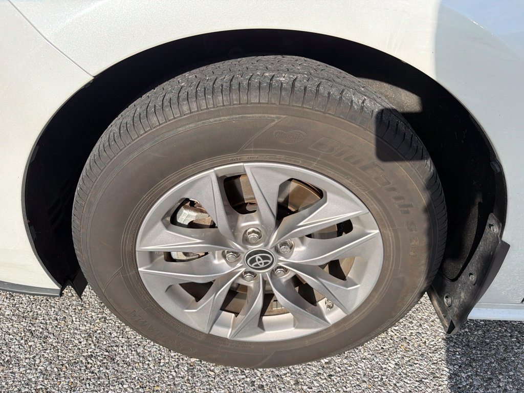 Used 2022 Toyota Sienna XLE FWD image 13