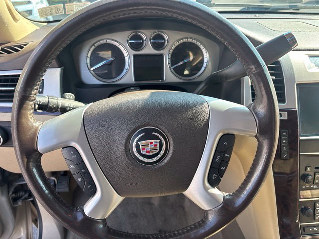 Used 2012 Cadillac Escalade Luxury AWD/4WD image 18