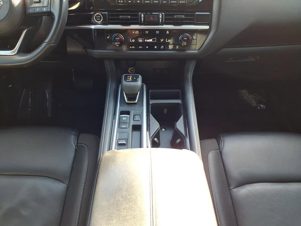 Used 2023 Nissan Pathfinder SL w/ Black Appearance Package image 16