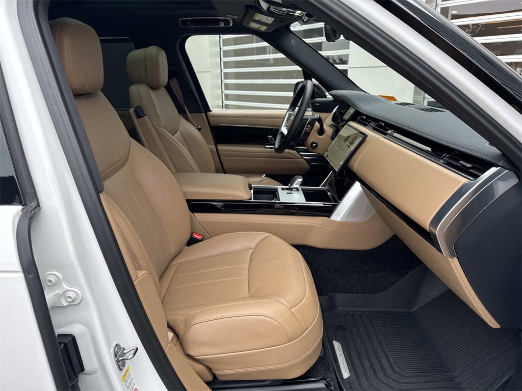 Used 2024 Land Rover Range Rover Long Wheelbase SE image 9