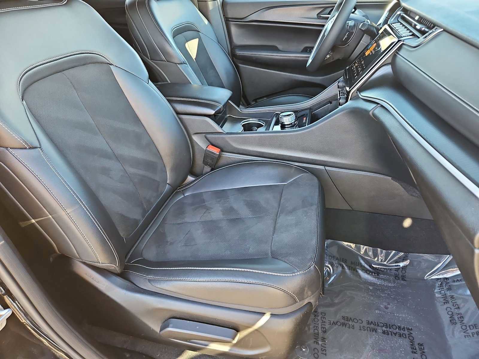 Used 2024 Jeep Grand Cherokee Altitude image 21