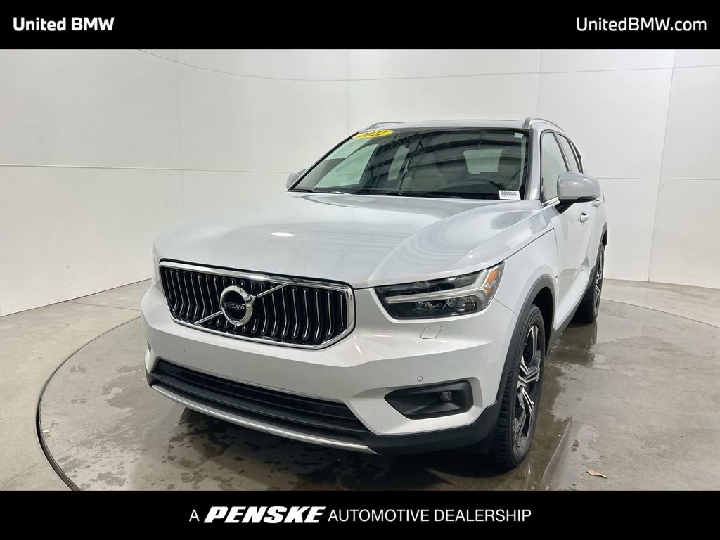 Used 2022 Volvo XC40 T4 Inscription w/ Climate Package