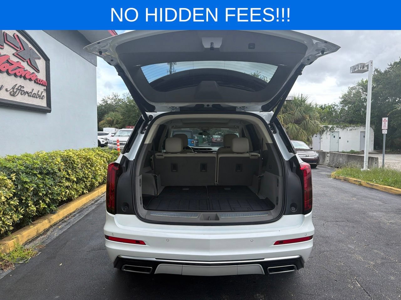 Used 2025 Cadillac XT6 Premium Luxury w/ LPO, Floor Liner Package FWD image 6