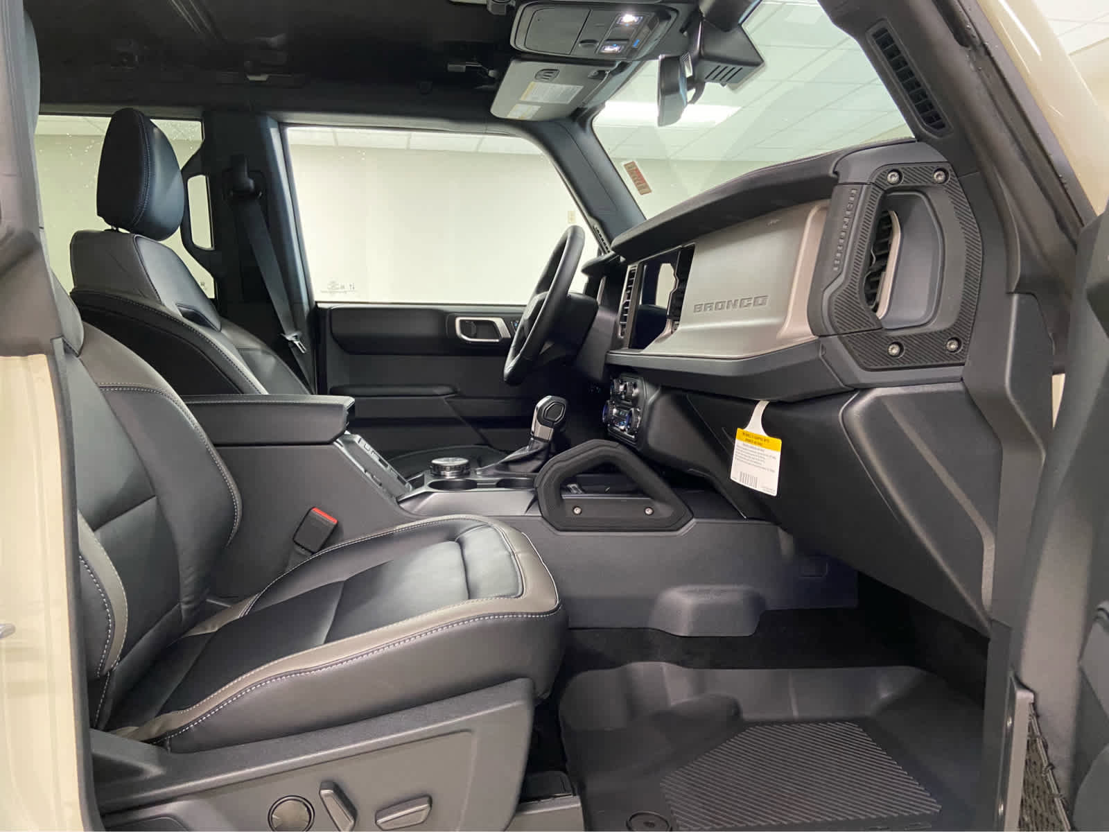 New 2025 Ford Bronco Outer Banks w/ Sasquatch Package image 15