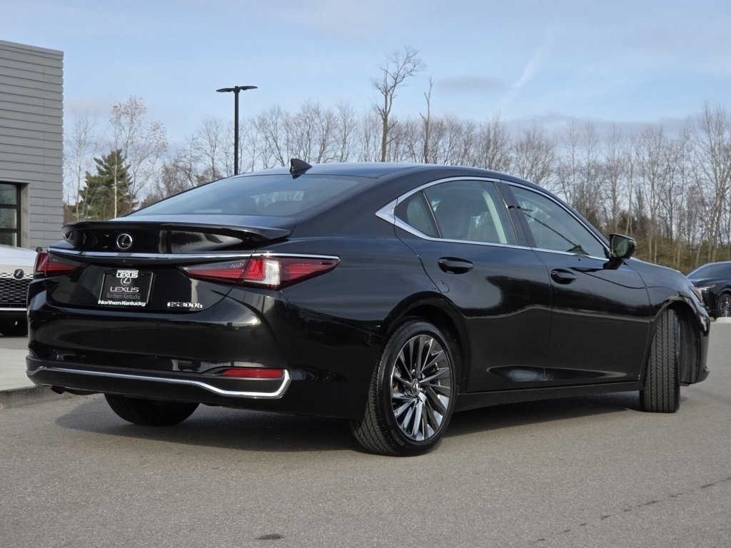 Certified 2024 Lexus ES 300h Ultra Luxury w/ Accessory Package (Z1) image 29
