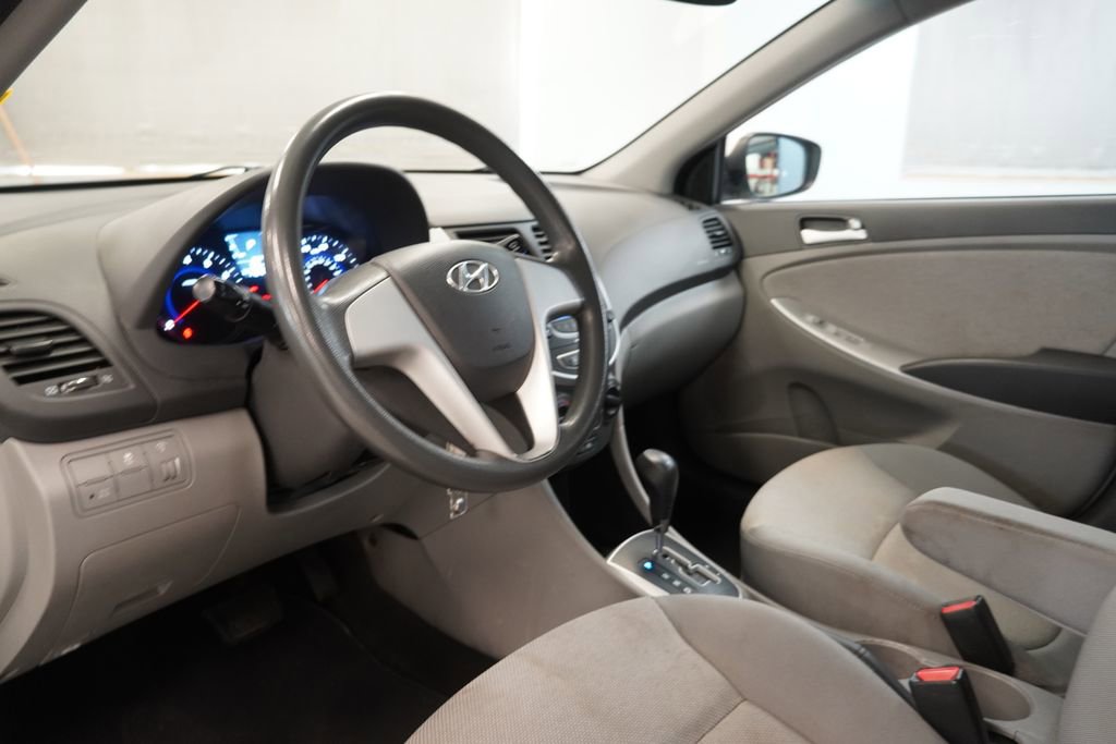 Used 2013 Hyundai Accent GLS image 6