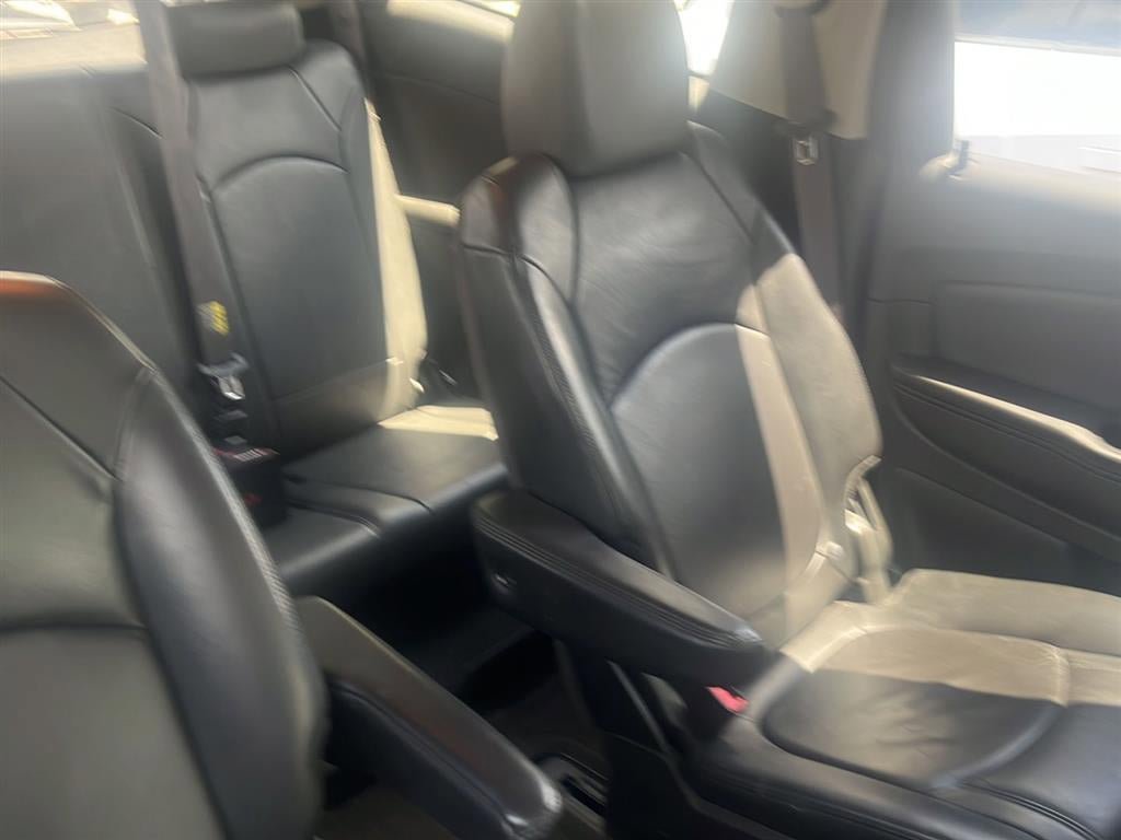 Used 2011 Chevrolet Traverse LT w/ Personal Connectivity Package FWD image 11