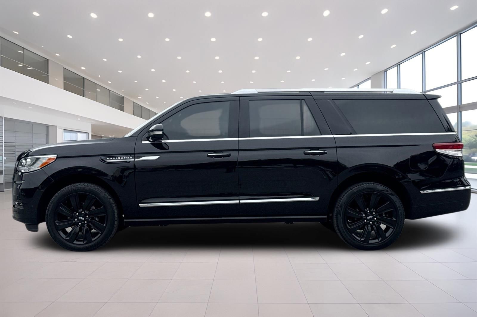 Certified 2023 Lincoln Navigator L Reserve AWD/4WD image 7