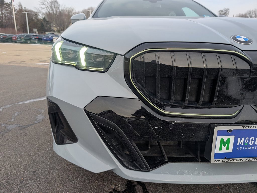 Used 2024 BMW 540i xDrive w/ Premium Package image 10