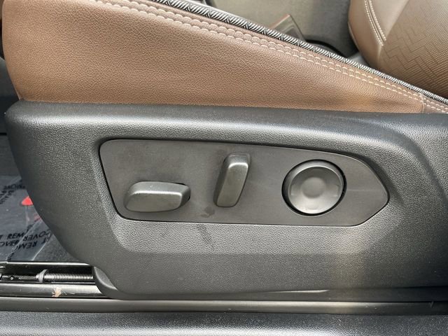 Used 2023 Chevrolet Suburban High Country image 12