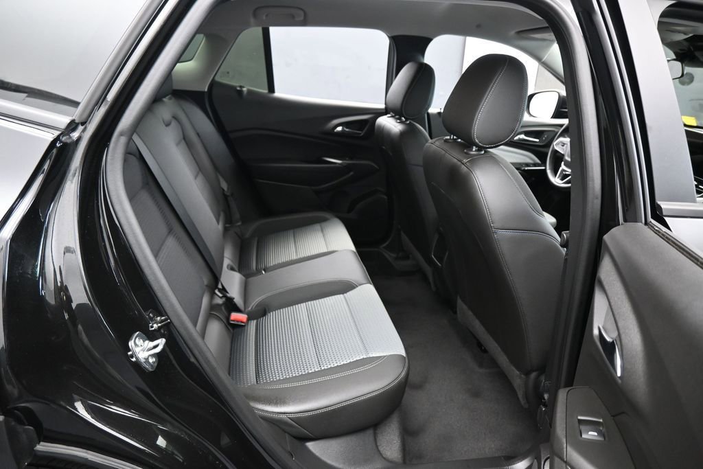 Used 2025 Chevrolet Trax LT w/ Driver Confidence Package FWD image 33