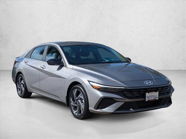 Certified 2025 Hyundai Elantra Sport FWD image 3